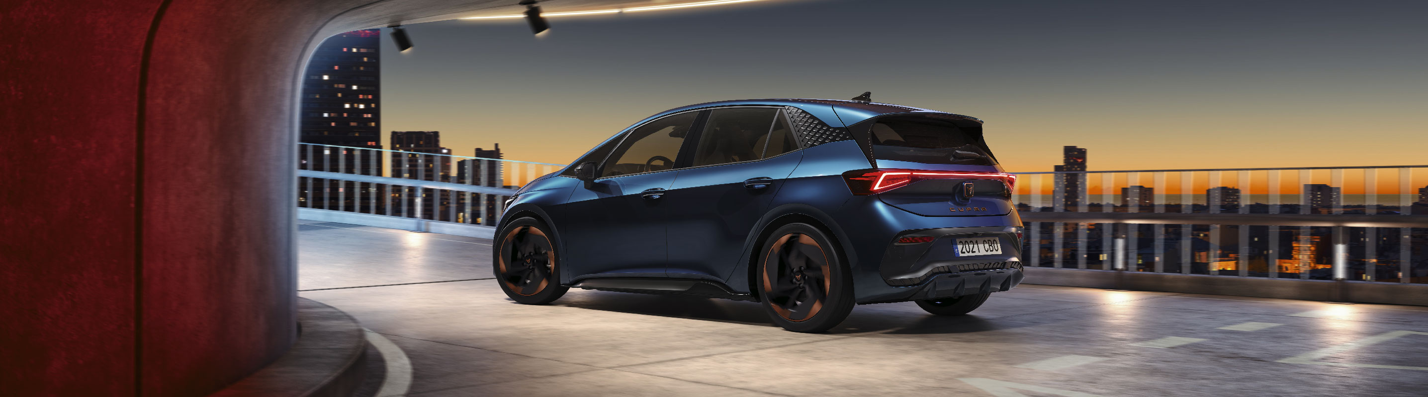 cupra-born-aurora-blue-from-the-city