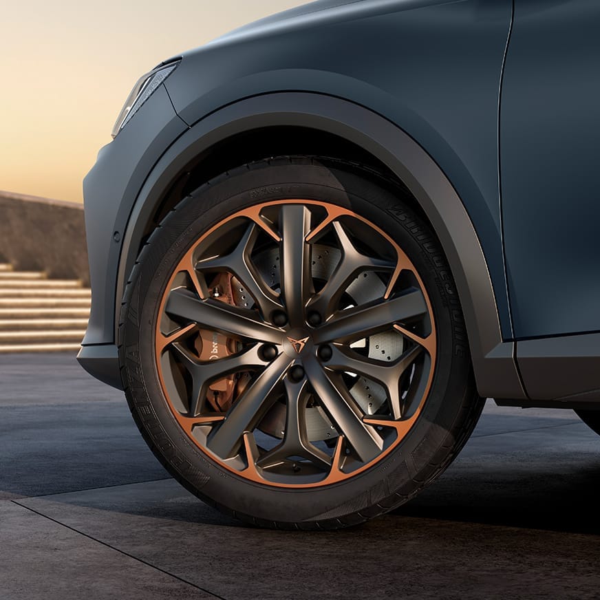 cupra formentor with 38 19 inch machined alloy wheels in sport black and copper  