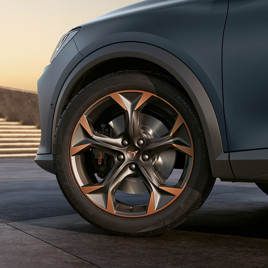 cupra formentor with 38 19 inch machined alloy wheels in sport black and copper  