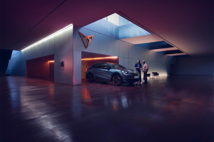 Cupra tavascan at a garage deterniming the lease duration after selecting operating lease service Cupra tavascan at a garage deterniming the lease duration after selecting operating lease service