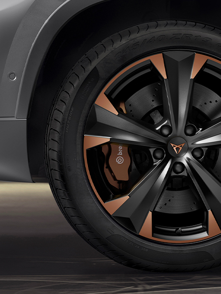 cupra ateca with 19 inches alloy rims and performance brakes with Brembo callipers