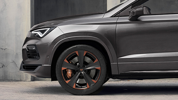cupra ateca 19 inches alloy wheels and performance brakes with Brembo callipers